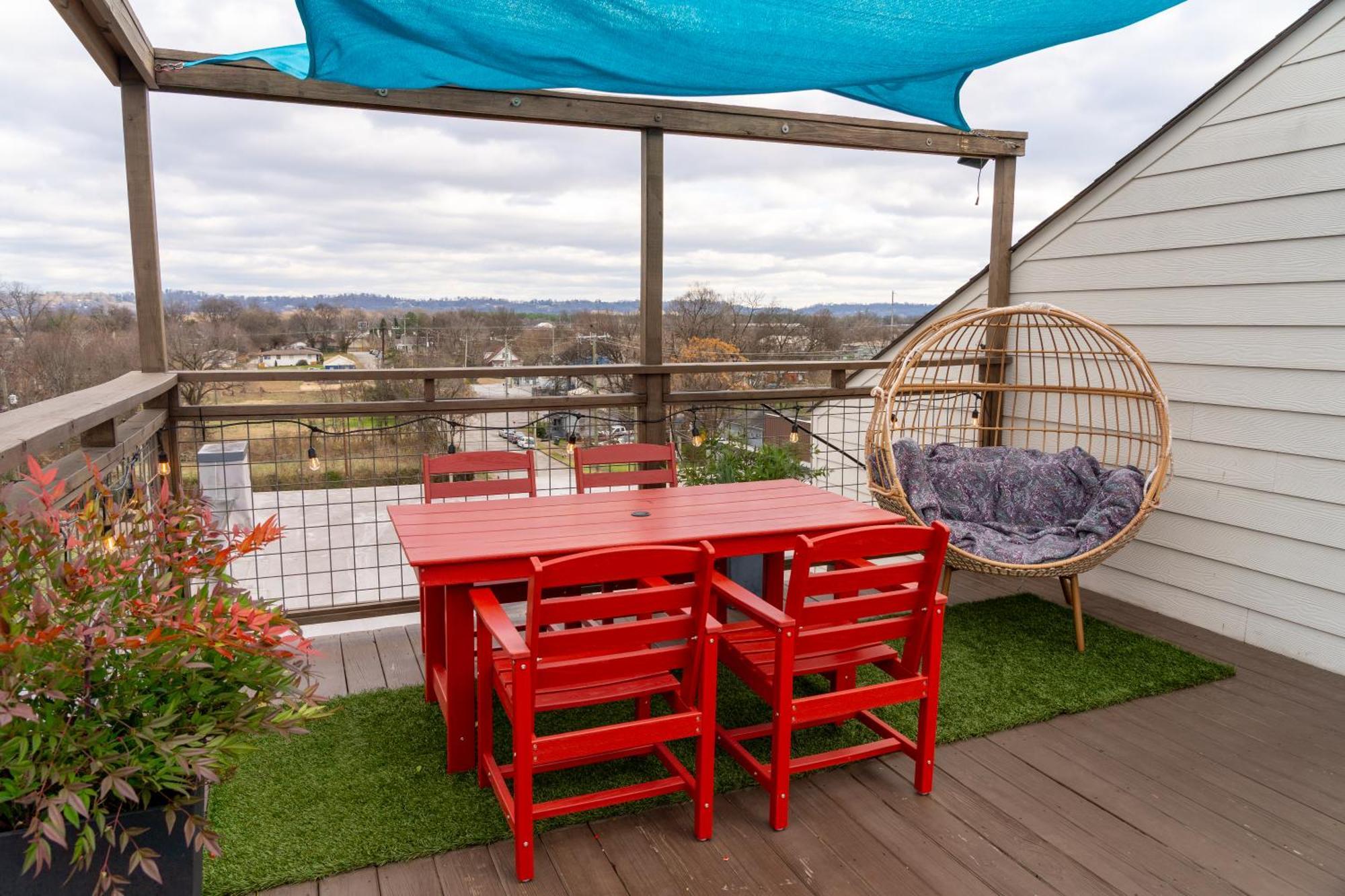 Designer Penthouse With Rooftop Deck Near Downtown And Lookout Mtn Appartement